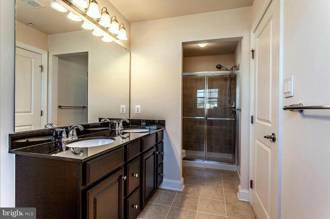 3902 Pendle Hall Lane Burtonsville, MD 20866 - Photo 10 of 25 Master Bathroom W/Separate Shower and Bath Tube