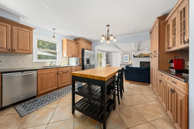 $725,000 | 25W257 Gunston Avenue, Naperville, IL 60540