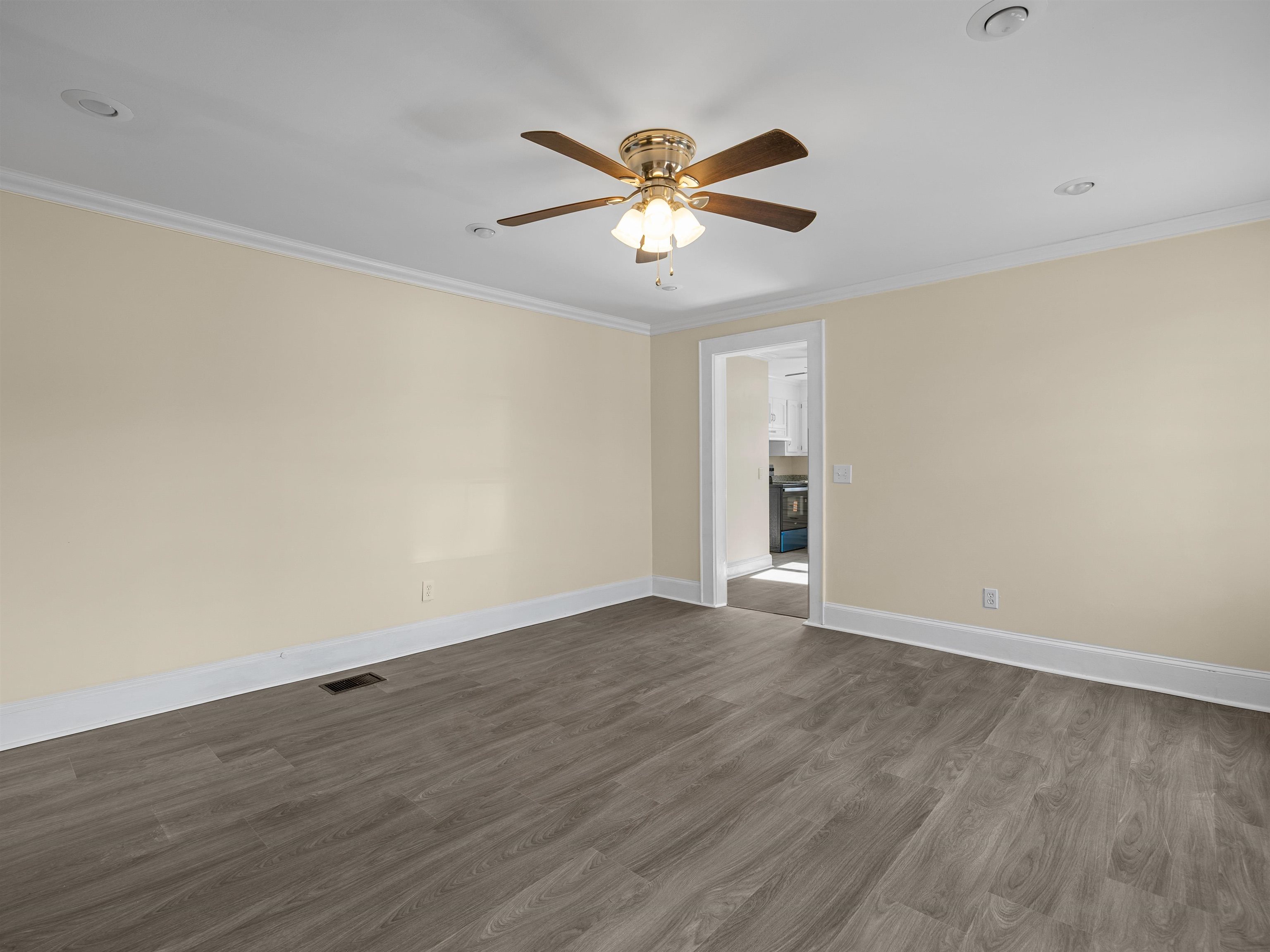 201 Perry Road Greenville, SC 29609 - Photo 9 of 41