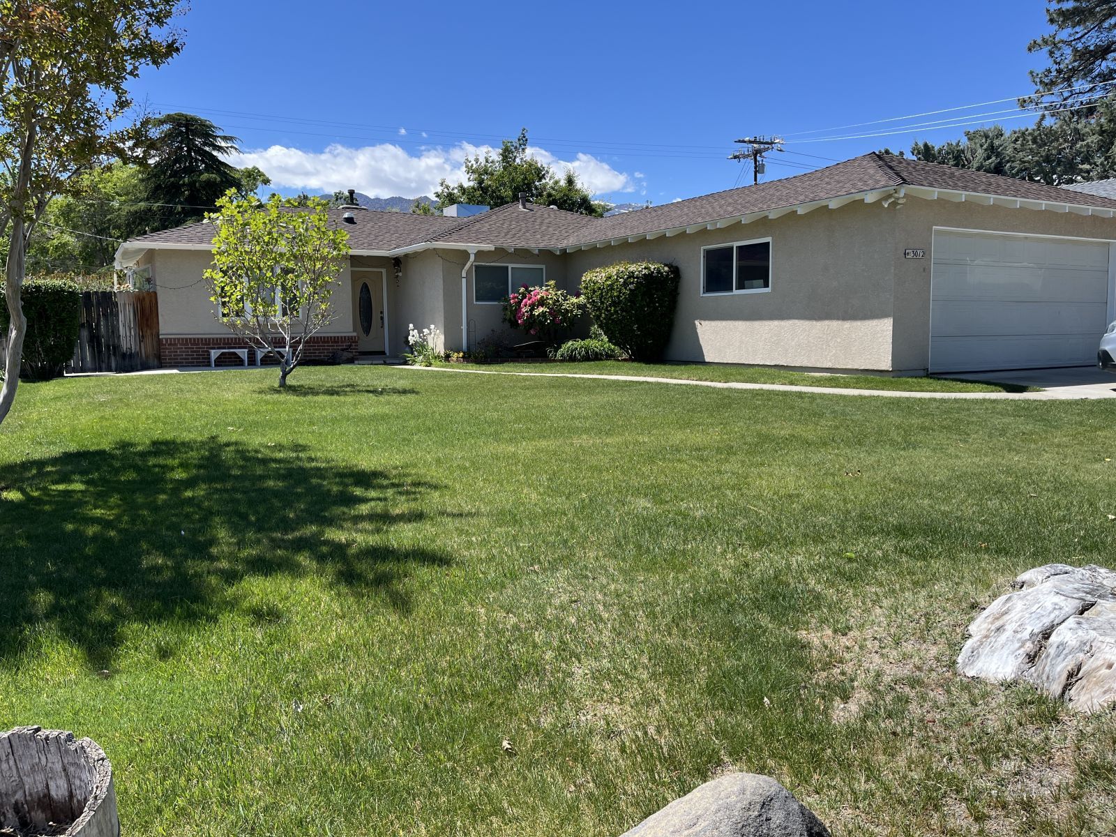 3012 Mesquite Road Bishop, CA 93514 - Photo 5 of 26 a front view of house with yard and green space