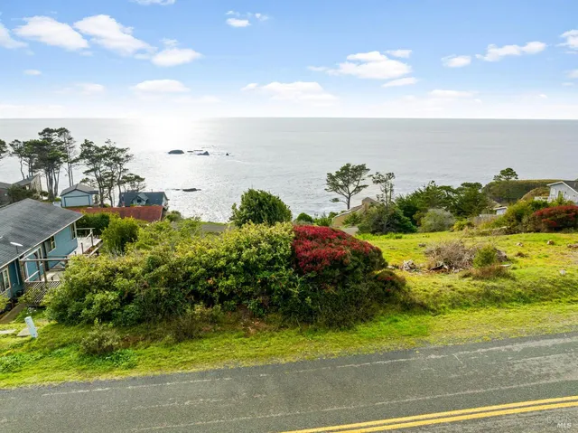 $299,950 | 38650 Pacific Drive, Gualala, CA 95445