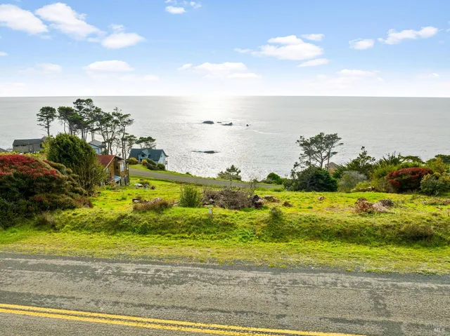 $299,950 | 38650 Pacific Drive, Gualala, CA 95445