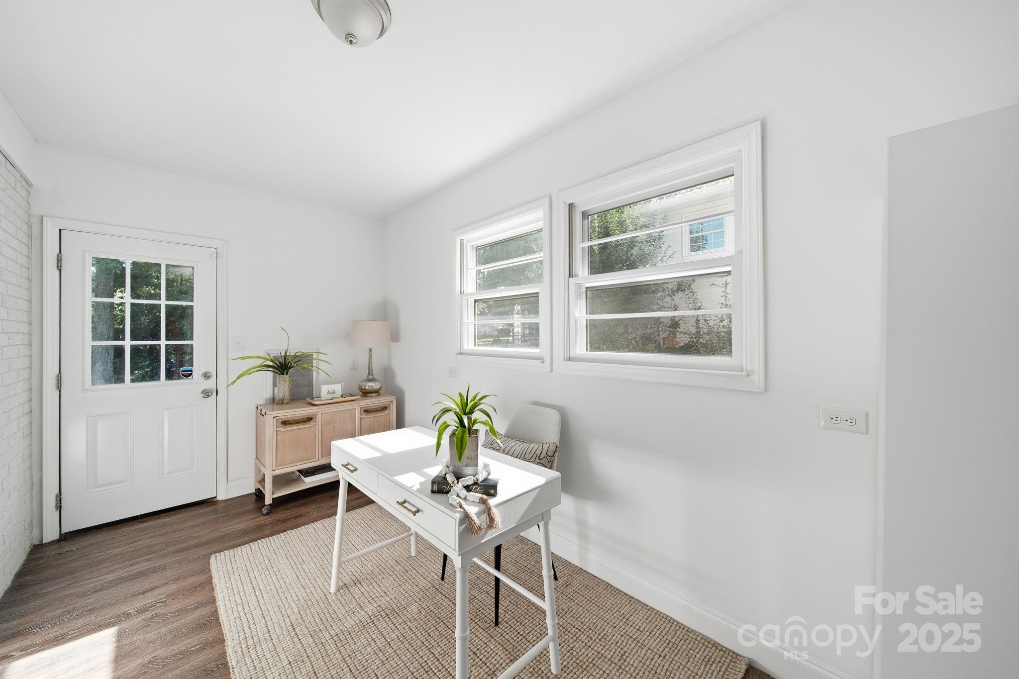 5631 Londonderry Road Charlotte, NC 28210 - Photo 25 of 32 a living room with furniture and window