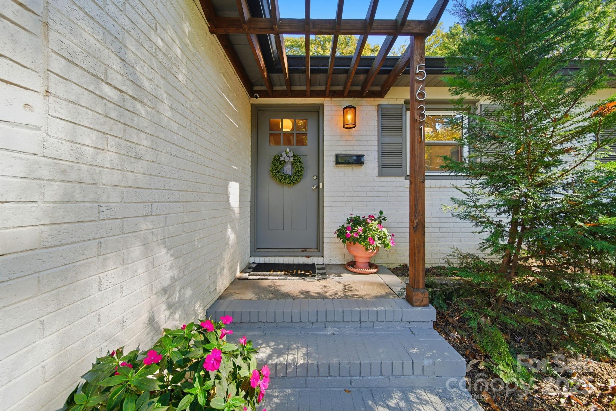 5631 Londonderry Road Charlotte, NC 28210 - Photo 4 of 32 a view of back yard
