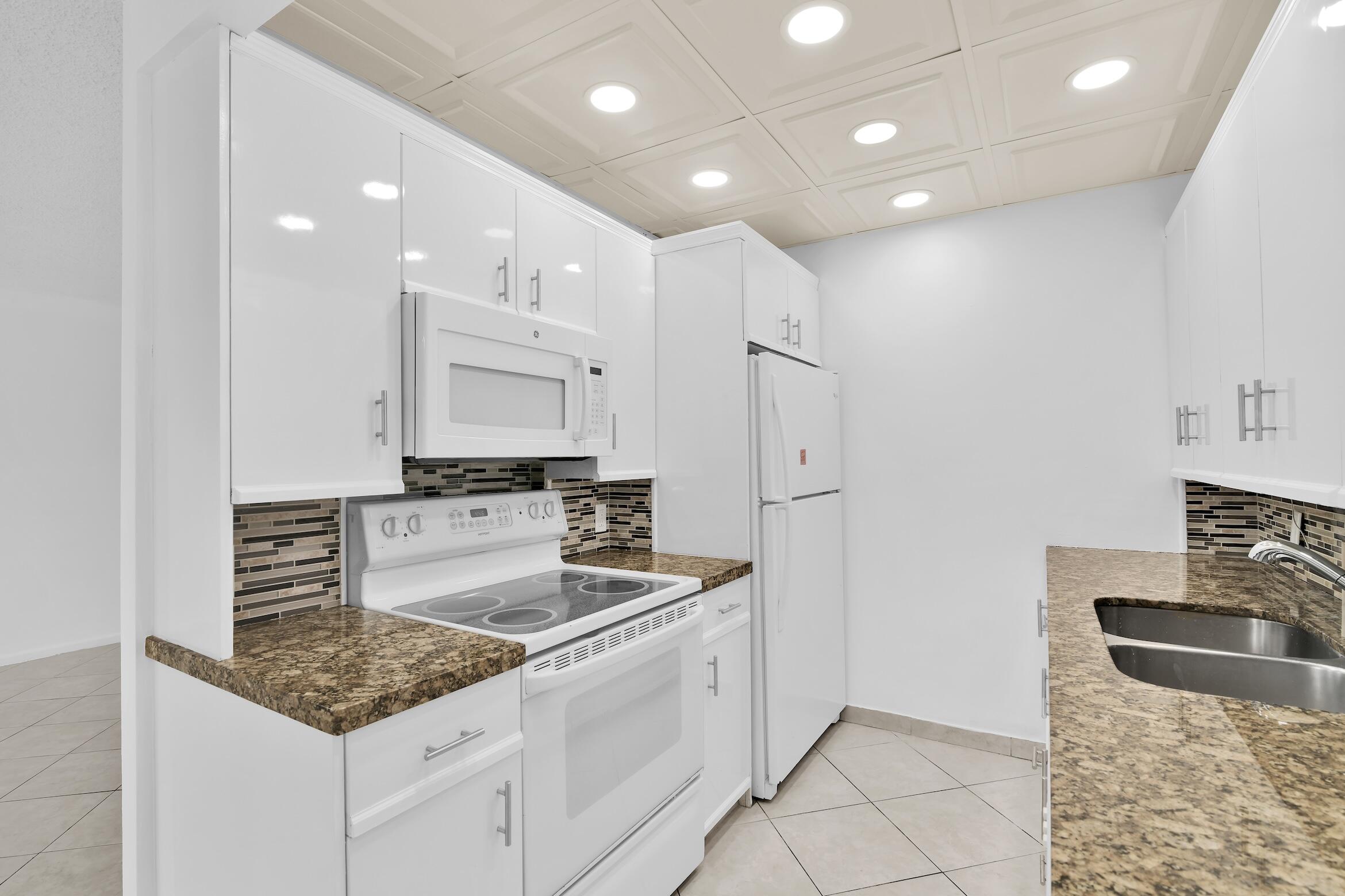 2043 Cornwall C, Unit 2043 Boca Raton, FL 33434 - Photo 12 of 21 Kitchen