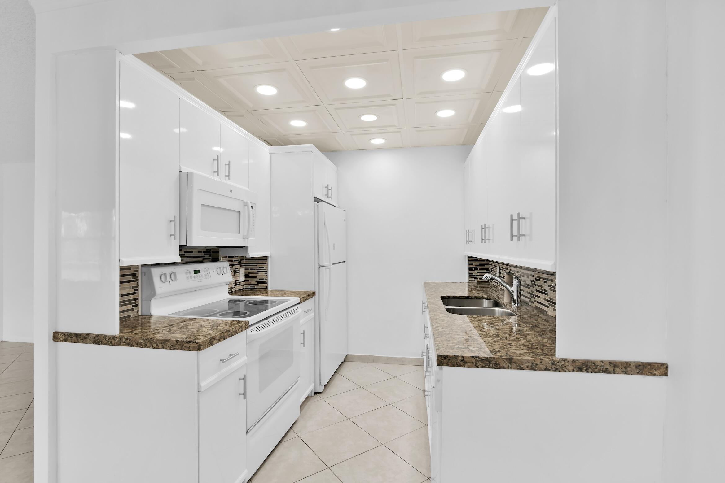 2043 Cornwall C, Unit 2043 Boca Raton, FL 33434 - Photo 13 of 21 Kitchen