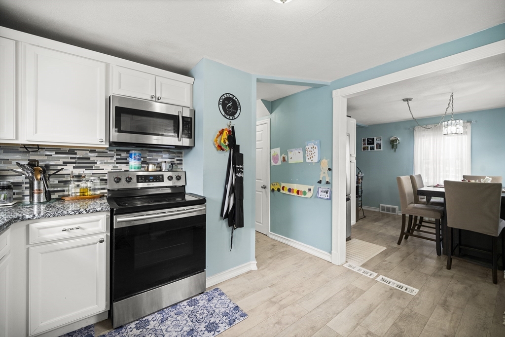 246 Rosewell Street Springfield, MA 01109 - Photo 8 of 36