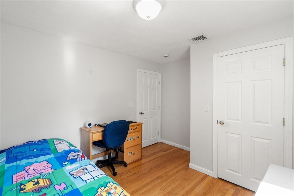32 Grosvenor Road Waltham, MA 02453 - Photo 24 of 39