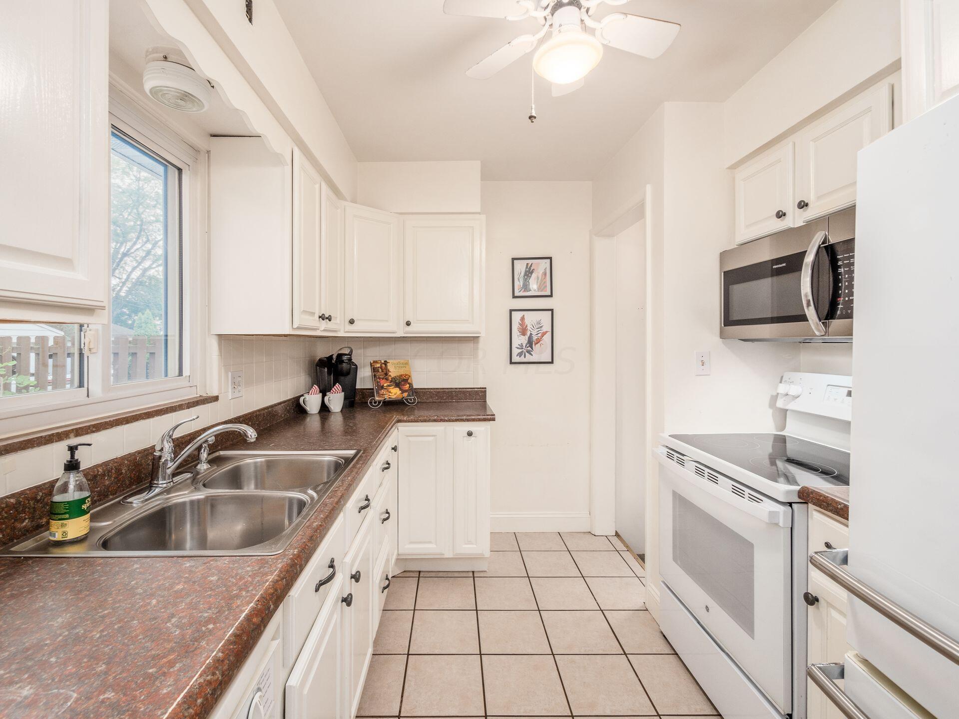 2533 Nottingham Road Columbus, OH 43221 - Photo 8 of 37 Kitchen