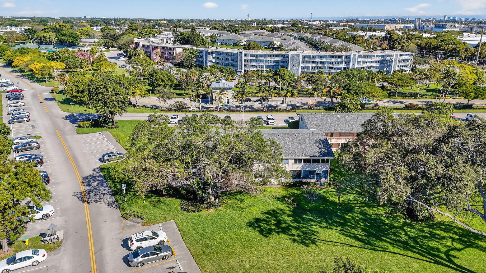 326 Farnham O, Unit P Deerfield Beach, FL 33442 - Photo 32 of 86 an aerial view of multiple house