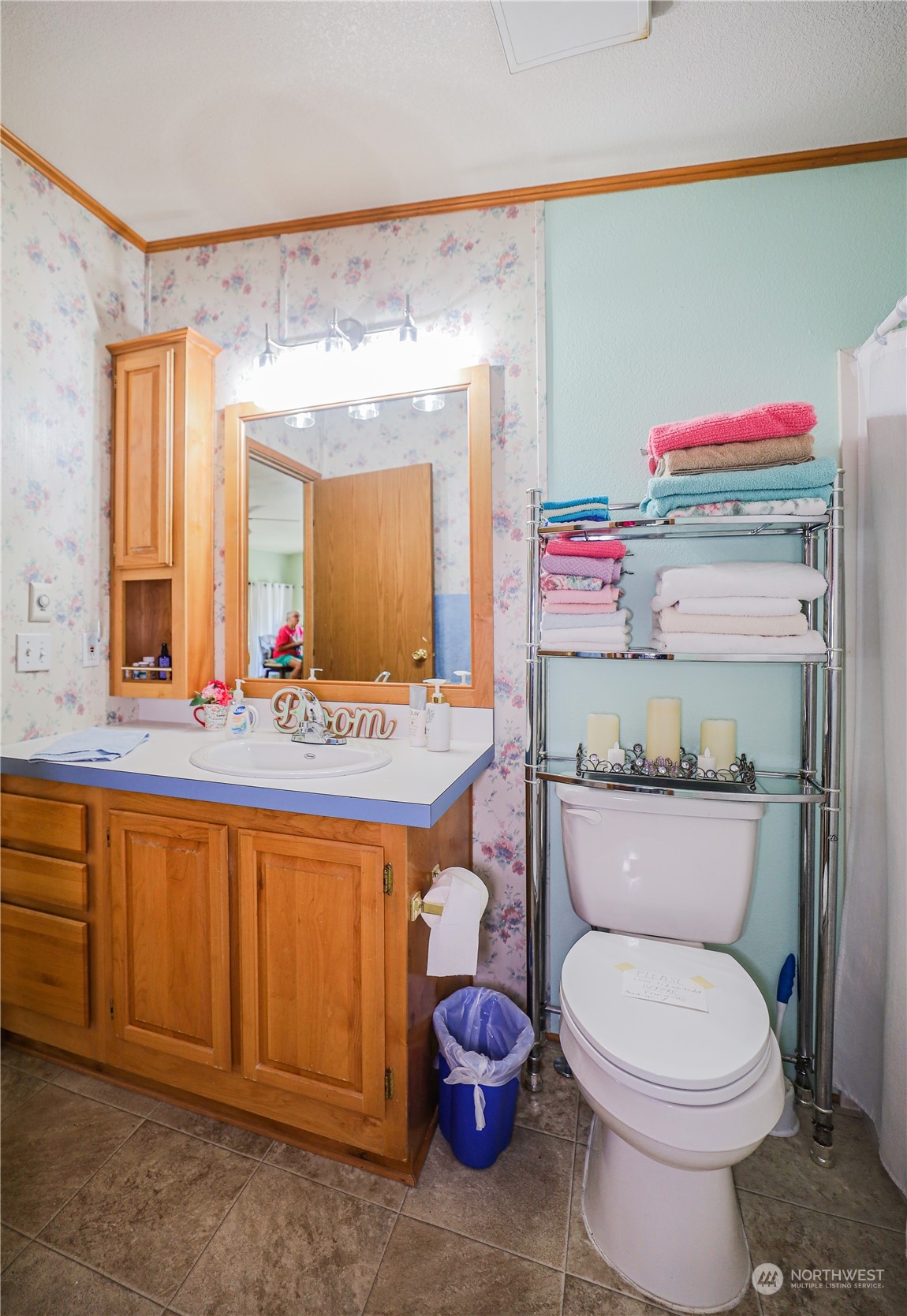 9 Poplar Road, Unit 33 Montesano, WA 98563 - Photo 11 of 18 a bathroom with a toilet a sink and a mirror