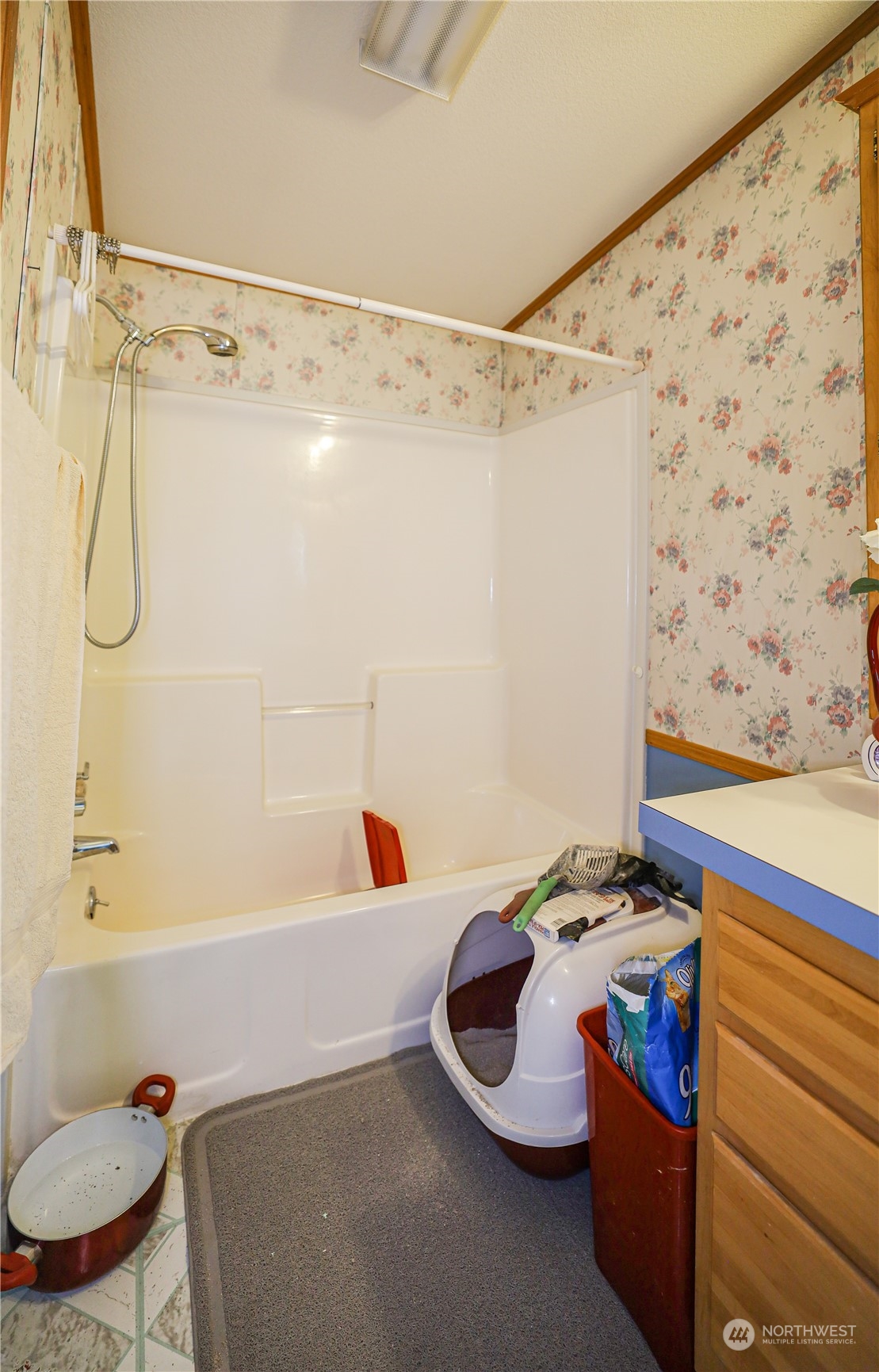 9 Poplar Road, Unit 33 Montesano, WA 98563 - Photo 16 of 18 a bathroom with a bathtub and a shower