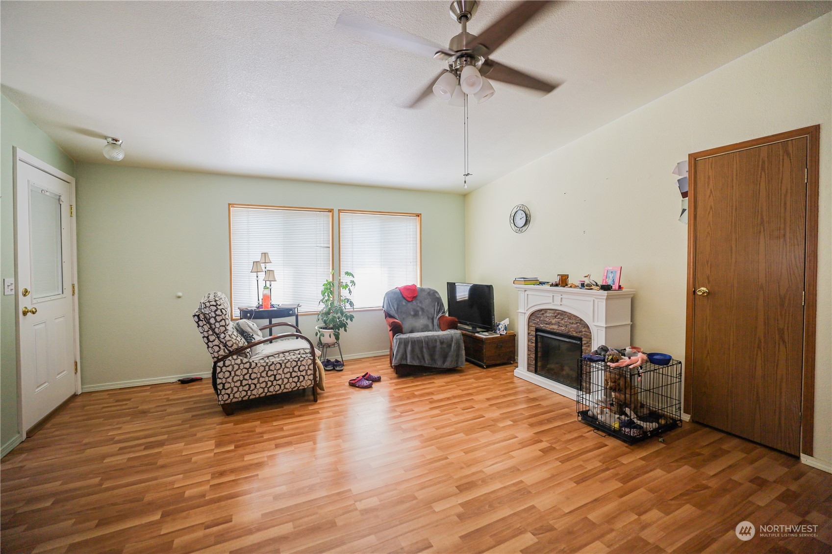 9 Poplar Road, Unit 33 Montesano, WA 98563 - Photo 9 of 18 a living room with furniture and a fireplace