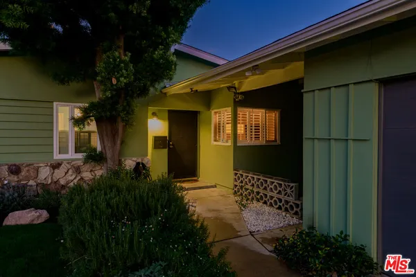 $999,000 | 6902 Andasol Avenue, Van Nuys, CA 91406