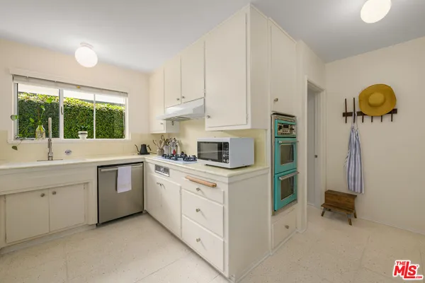 $999,000 | 6902 Andasol Avenue, Van Nuys, CA 91406