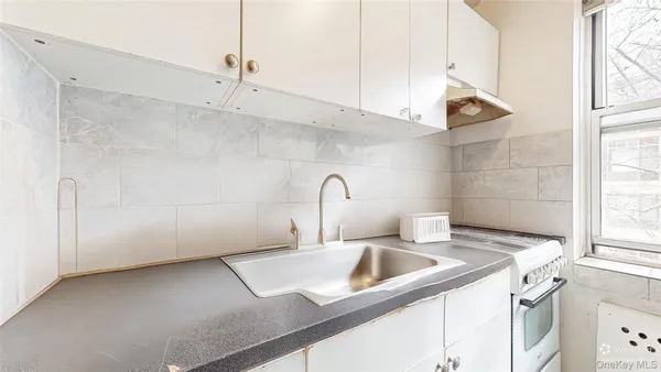 a close view of sink and tap