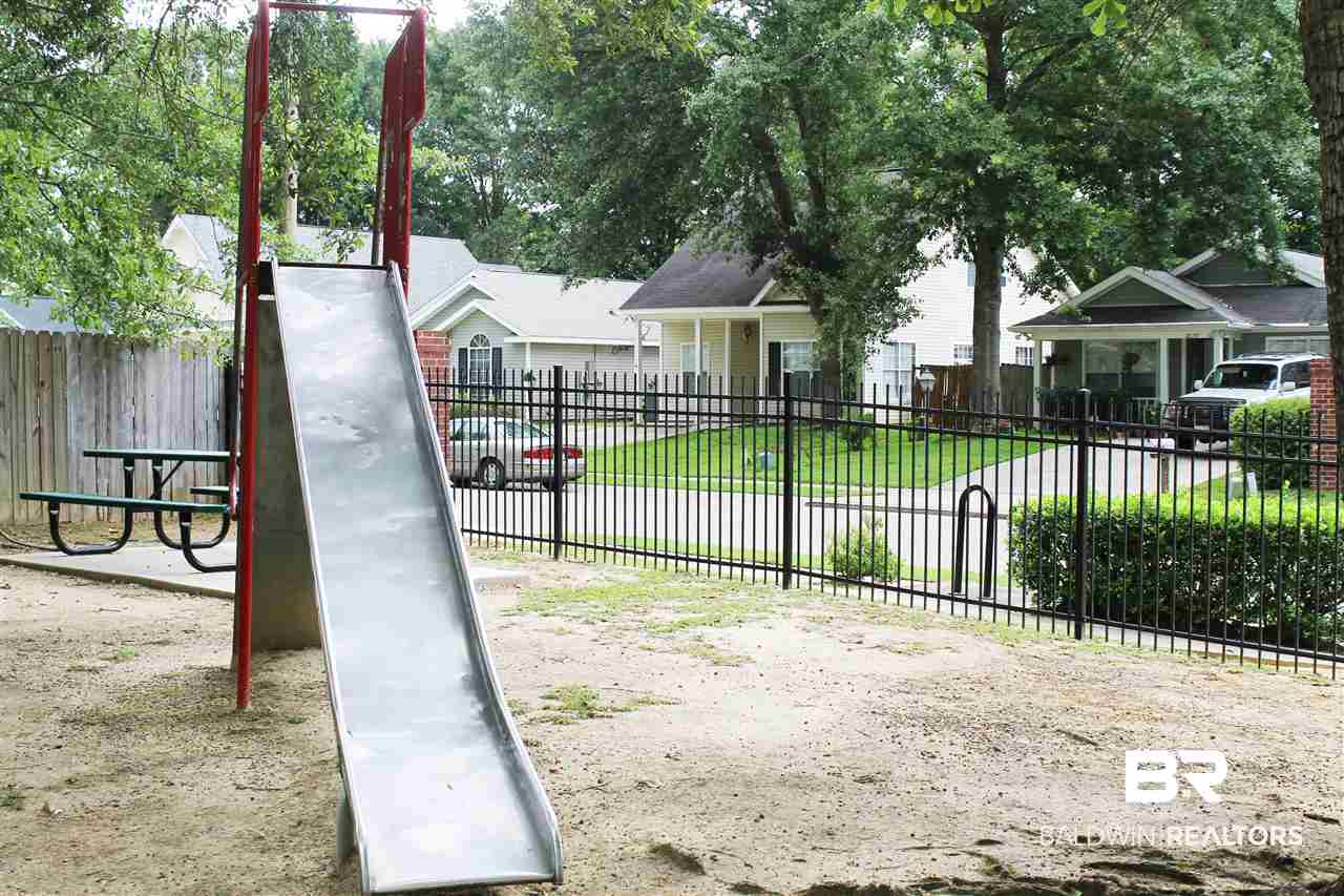 8522 Southern Oak Court Mobile, AL 36695 - Photo 20 of 21 Enjoy a picnic while children run and play.