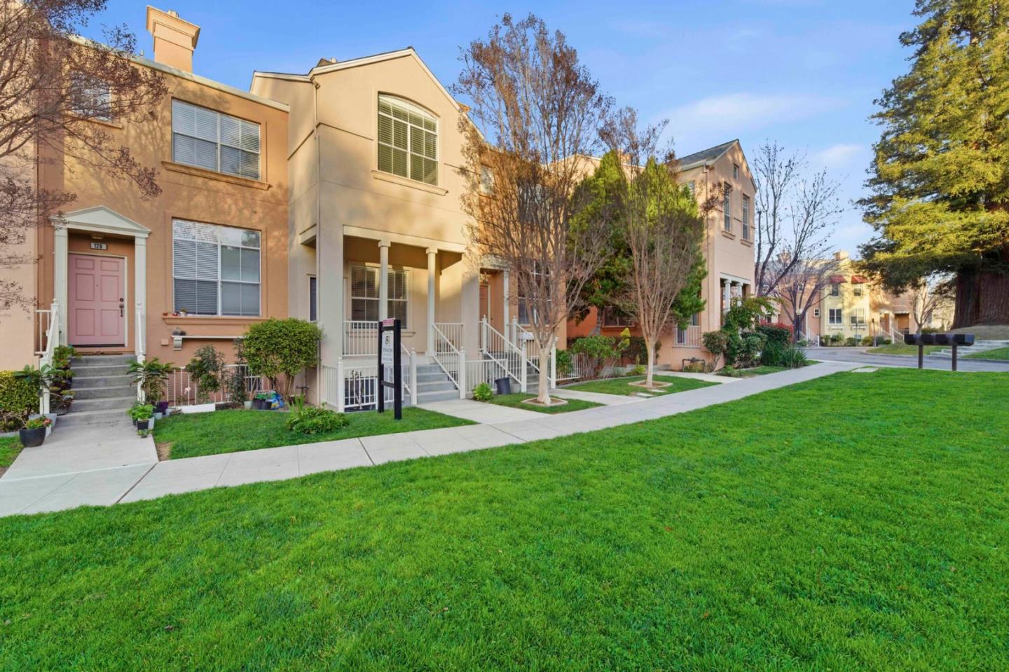 126 Pacchetti Way Mountain View, CA 94040 - Photo 2 of 39