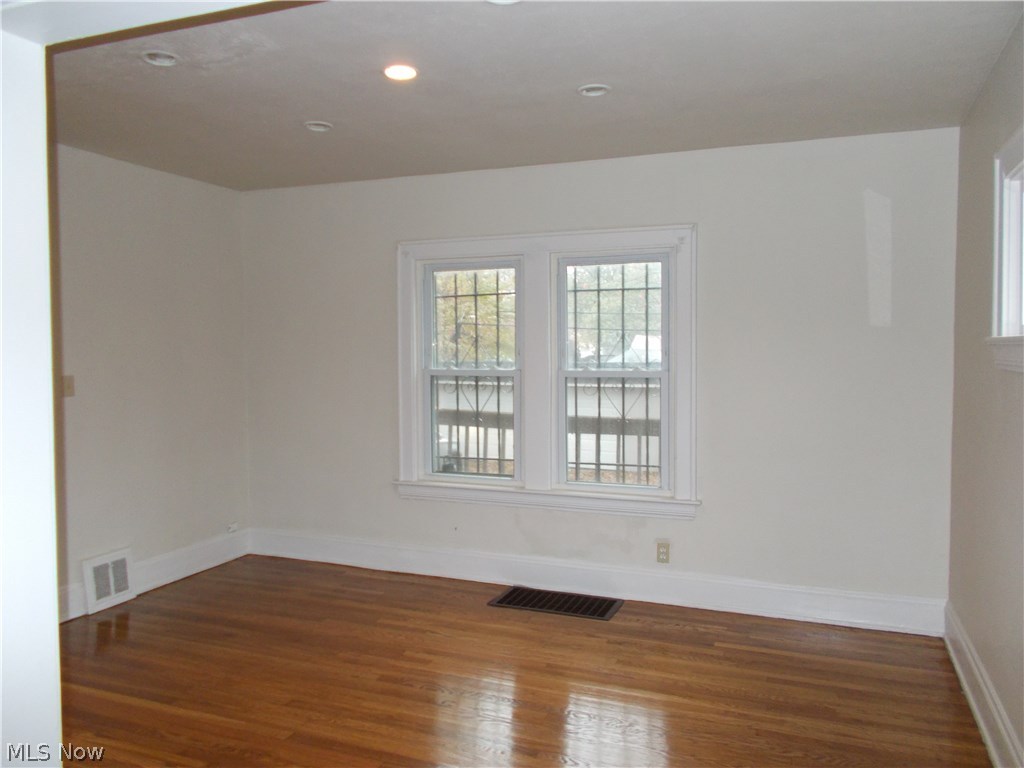 964 Elbon Road Cleveland, OH 44121 - Photo 11 of 24 Gallery Image 11