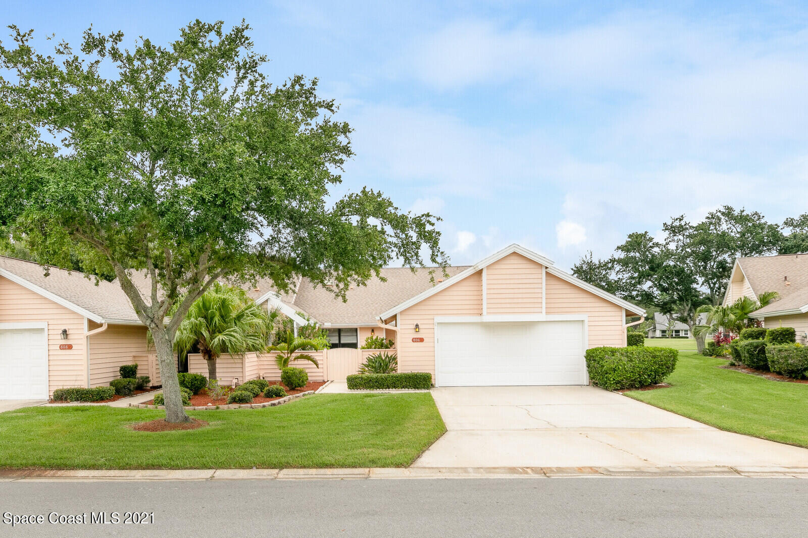 806 Ridge Lake Drive Melbourne, FL 32940 - Photo 1 of 43 01_806RidgeLake100_mls