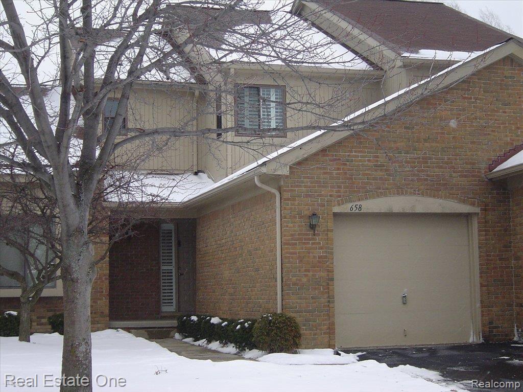 658 Tennyson, Unit 27 Rochester, MI 48307 - Photo 1 of 22 Front View