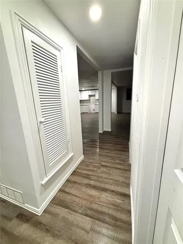 an empty room with fan and a ceiling fan