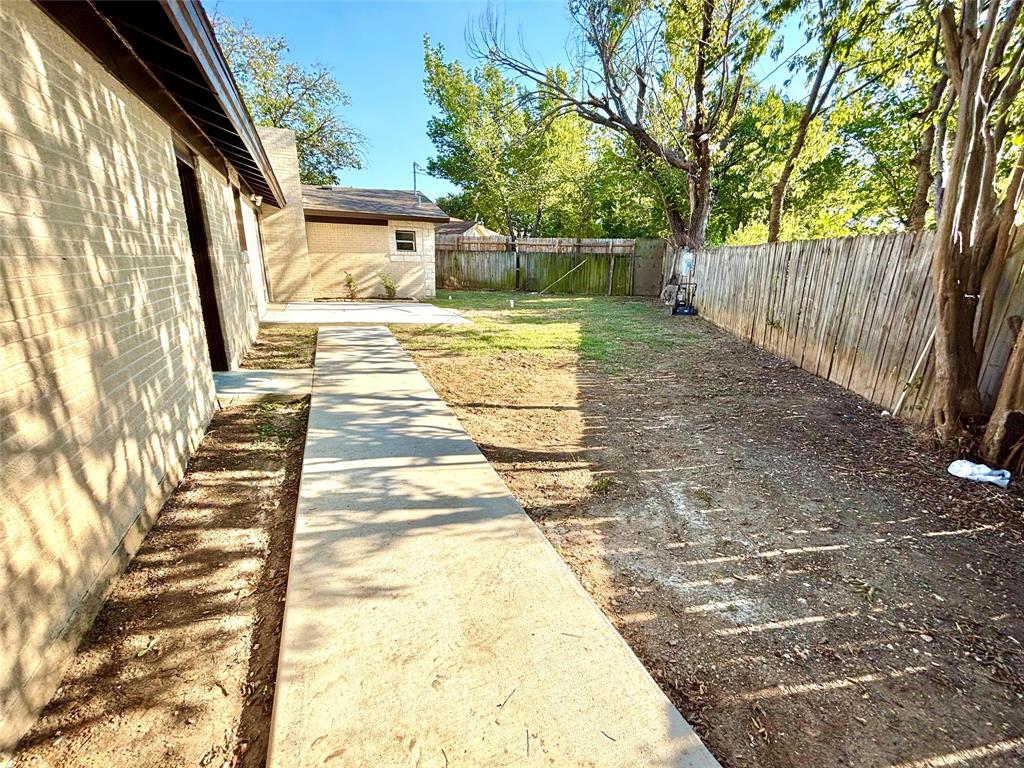 3557 Reeves Street North Richland Hills, TX 76117 - Photo 34 of 34 a view of a backyard