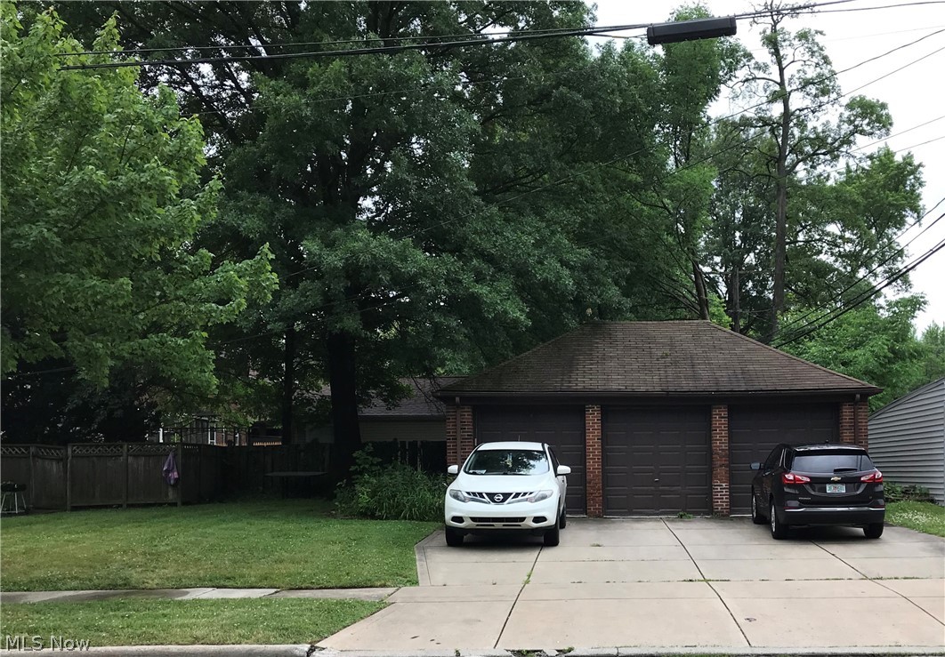 1294 Winston Road Cleveland, OH 44121 - Photo 3 of 3