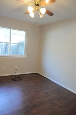 a view of a house with backyard