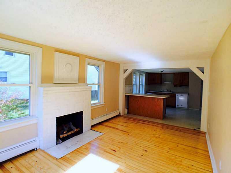 82 Ocean Park Road Saco, ME 04072 - Photo 12 of 31 Living Room.