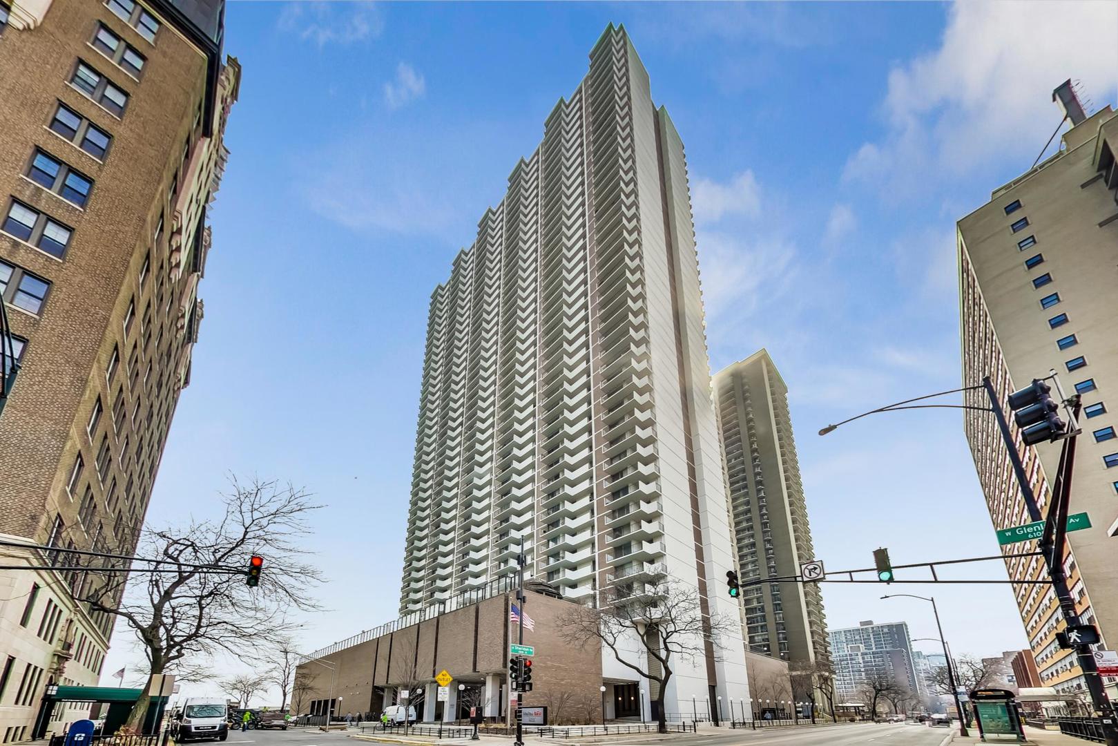 6033 North Sheridan Road, Unit 32A Chicago, IL 60660 - Photo 1 of 32 a view of a large building