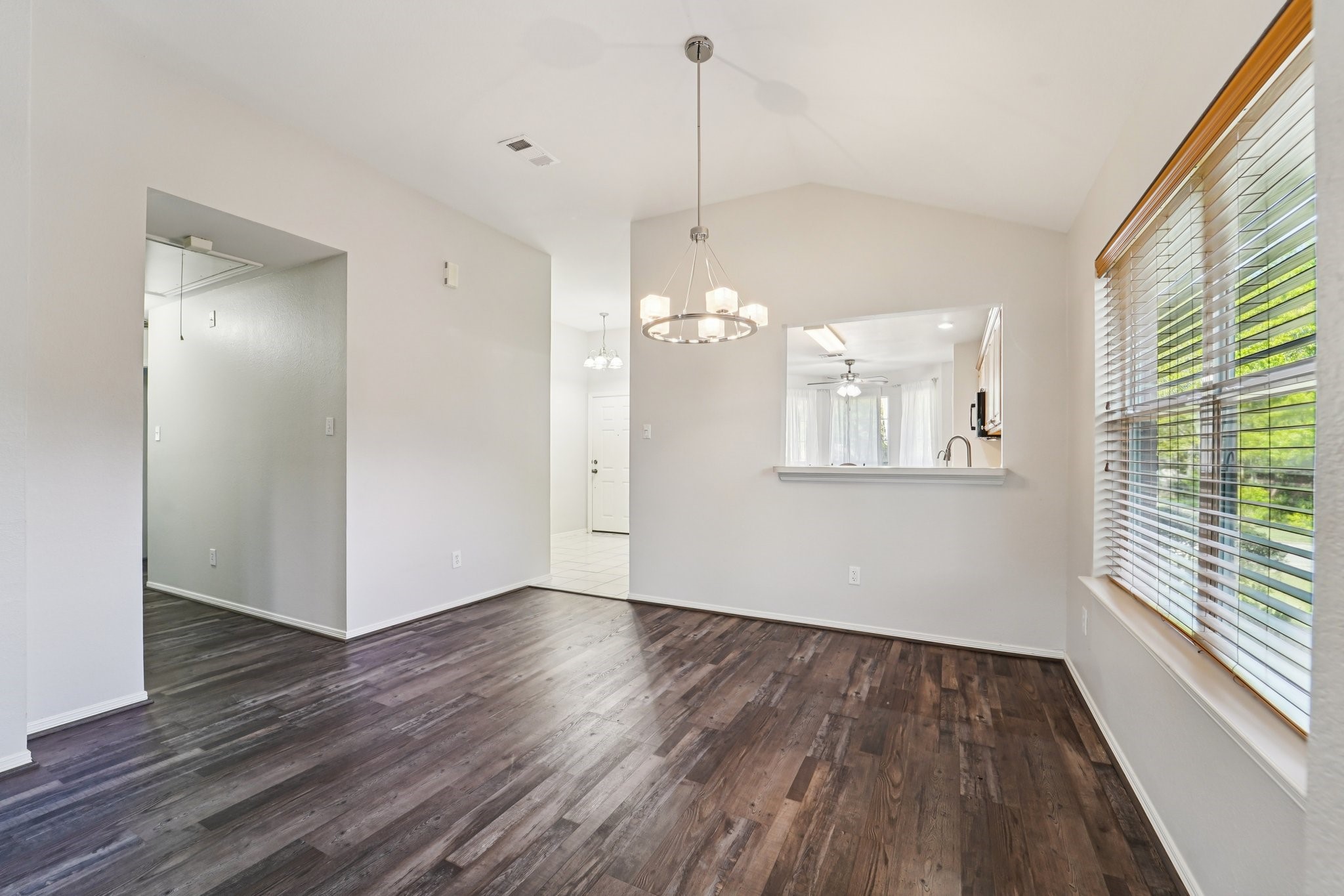 281 Mesa View Conroe, TX 77316 - Photo 7 of 38