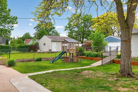 $440,000 | 2043 Ramlow Place, St. Paul, MN 55116