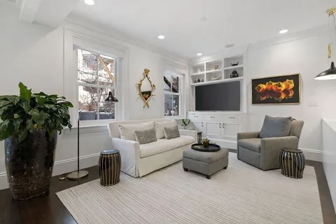 $2,950,000 | 11 1/2 Union Park, Unit 1, Boston, MA 02118
