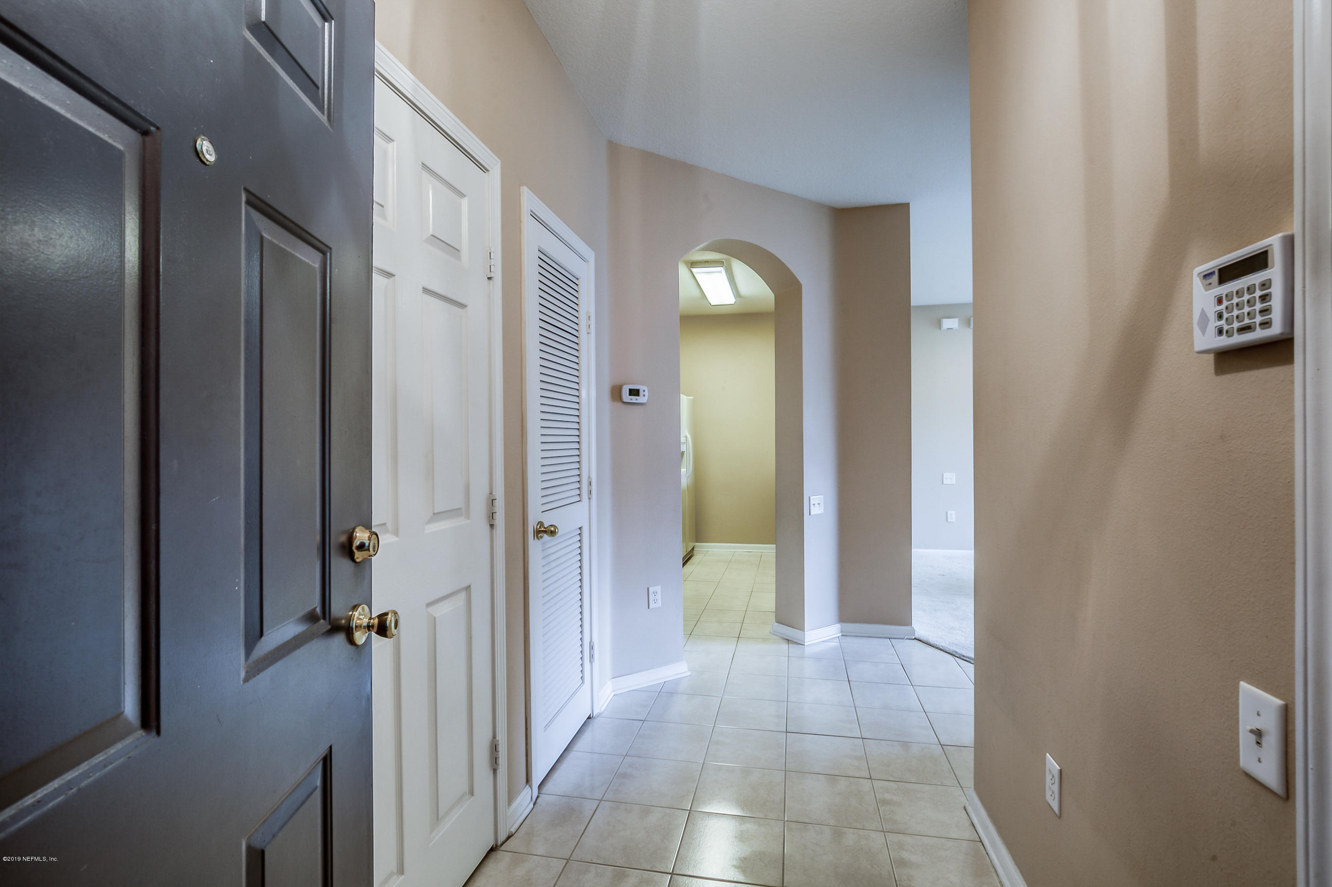 10550 Baymeadows Road, Unit 1023 Jacksonville, FL 32256 - Photo 3 of 42 a view of a hallway with a room
