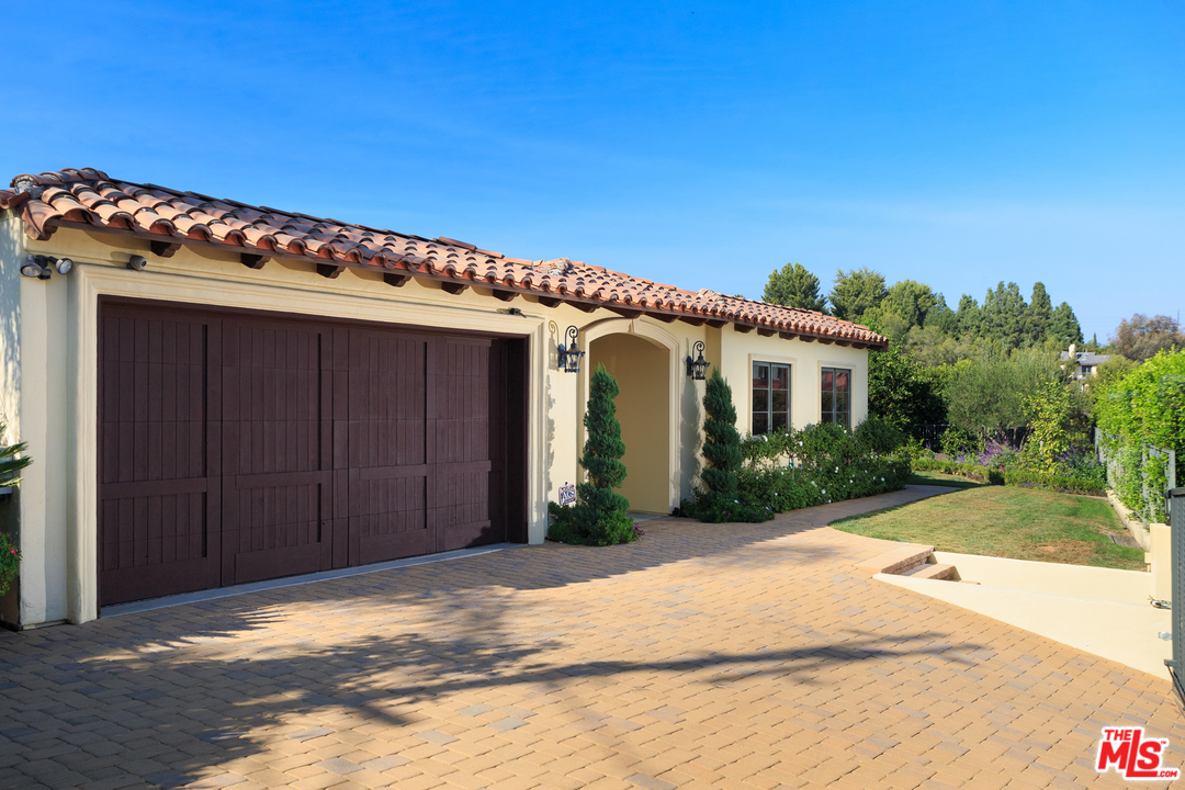 3110 Benedict Canyon Drive Beverly Hills, CA 90210 - Photo 3 of 45 a view of a house with a patio