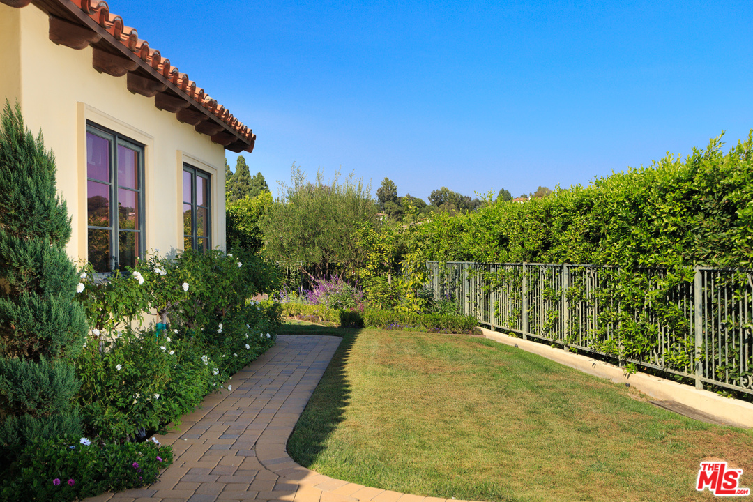 3110 Benedict Canyon Drive Beverly Hills, CA 90210 - Photo 4 of 45