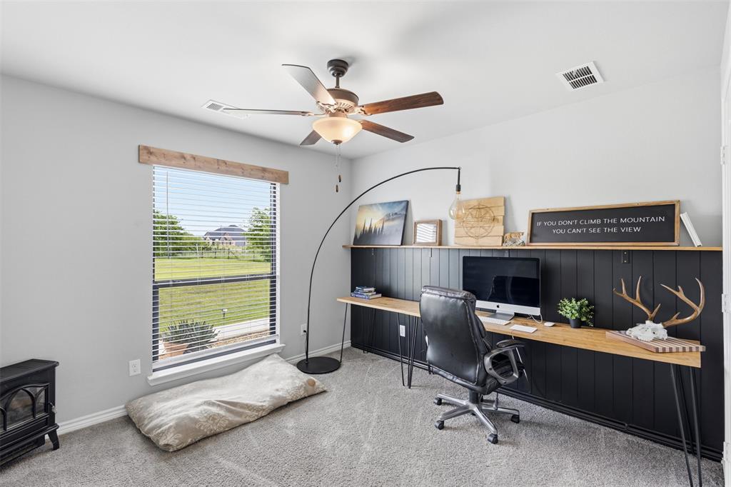 2990 Wilson Road Palmer, TX 75152 - Photo 25 of 40 a workspace with furniture