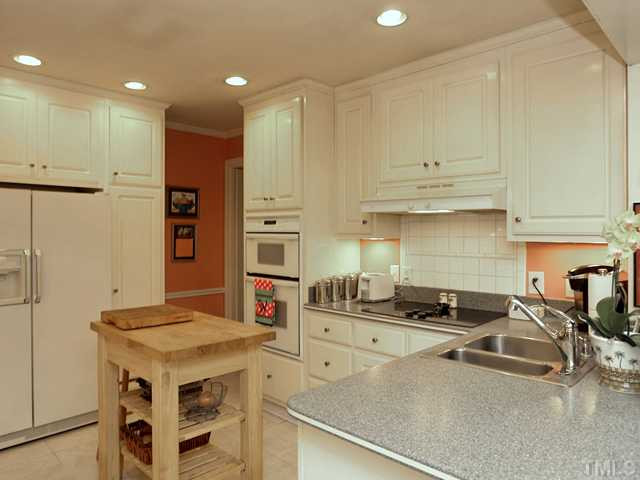 911 Runnymede Road Raleigh, NC 27607 - Photo 3 of 25 Kitchen