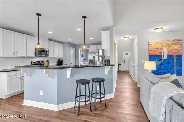 $389,900 | 426 Pebble Shore Drive, Sneads Ferry, NC 28460