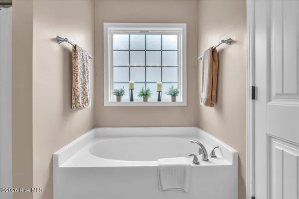 $389,900 | 426 Pebble Shore Drive, Sneads Ferry, NC 28460