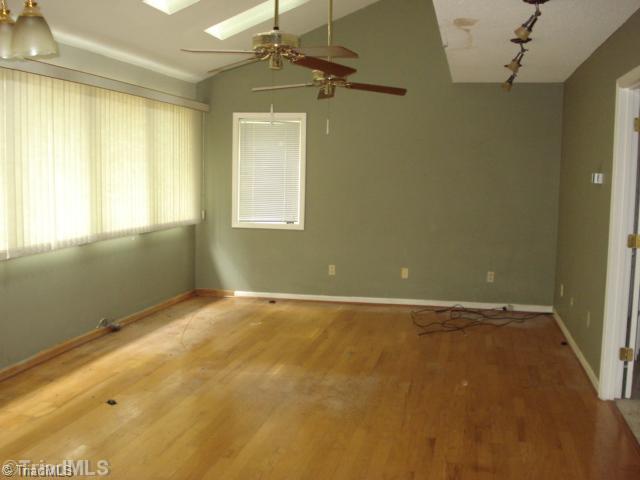 1500 Grogan Road Stoneville, NC 27048 - Photo 4 of 10 Living Room.