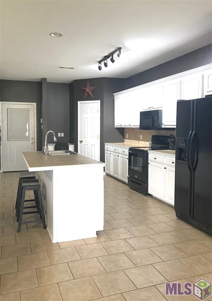 9628 Arnold Road Denham Springs, LA 70726 - Photo 4 of 10 Kitchen with large corner pantry