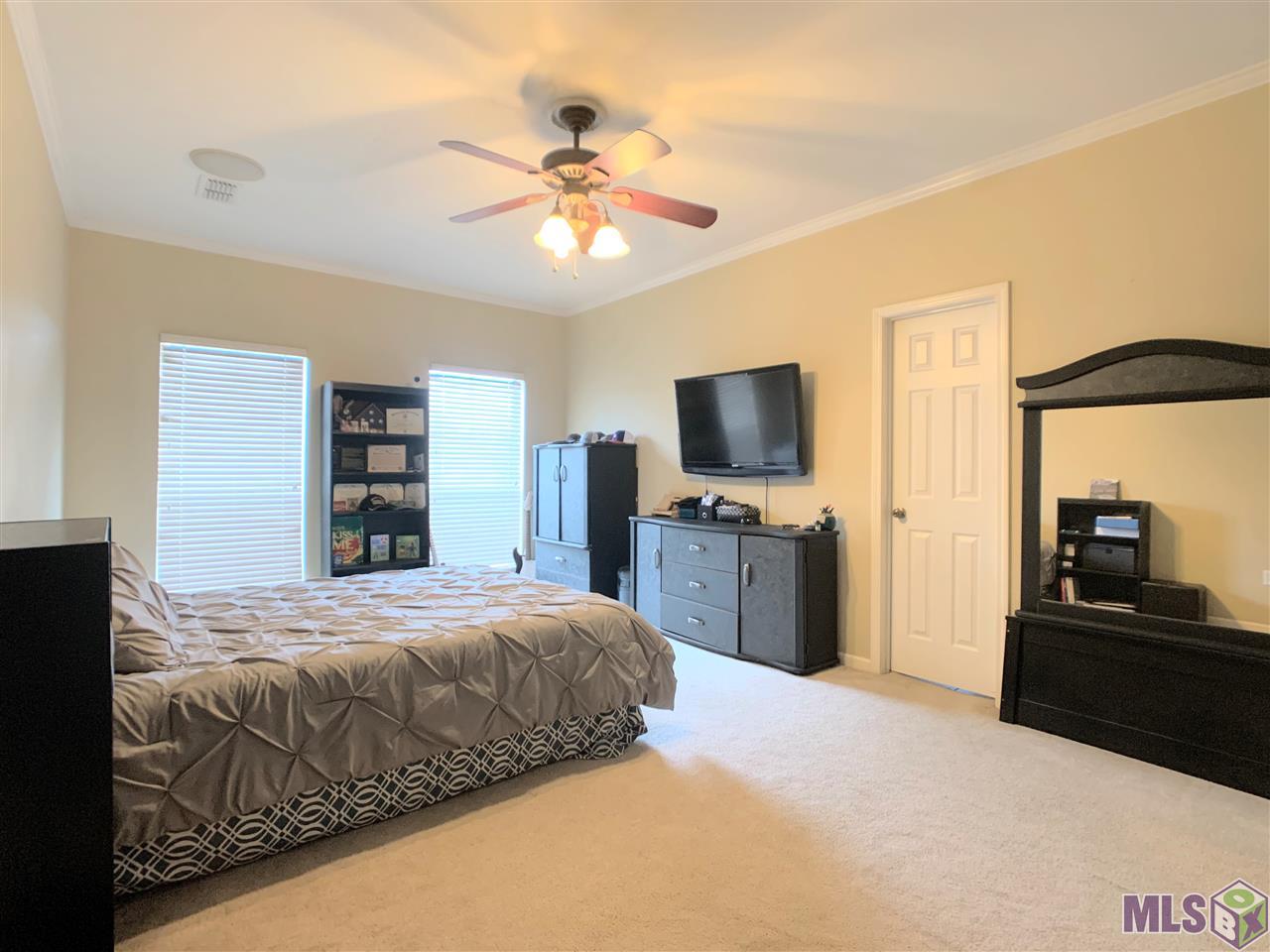 9628 Arnold Road Denham Springs, LA 70726 - Photo 6 of 10 Lsrge master bedroom