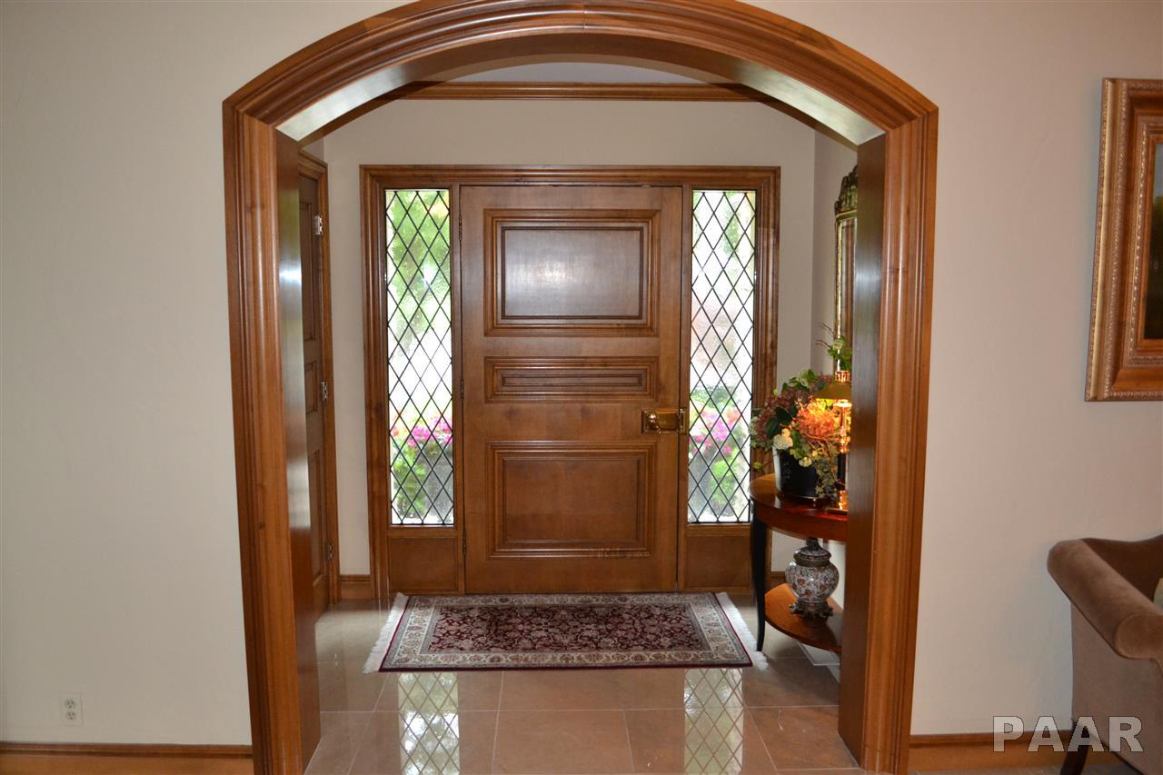 5718 North Prospect Road Peoria, IL 61614 - Photo 4 of 36 Gallery Image 4