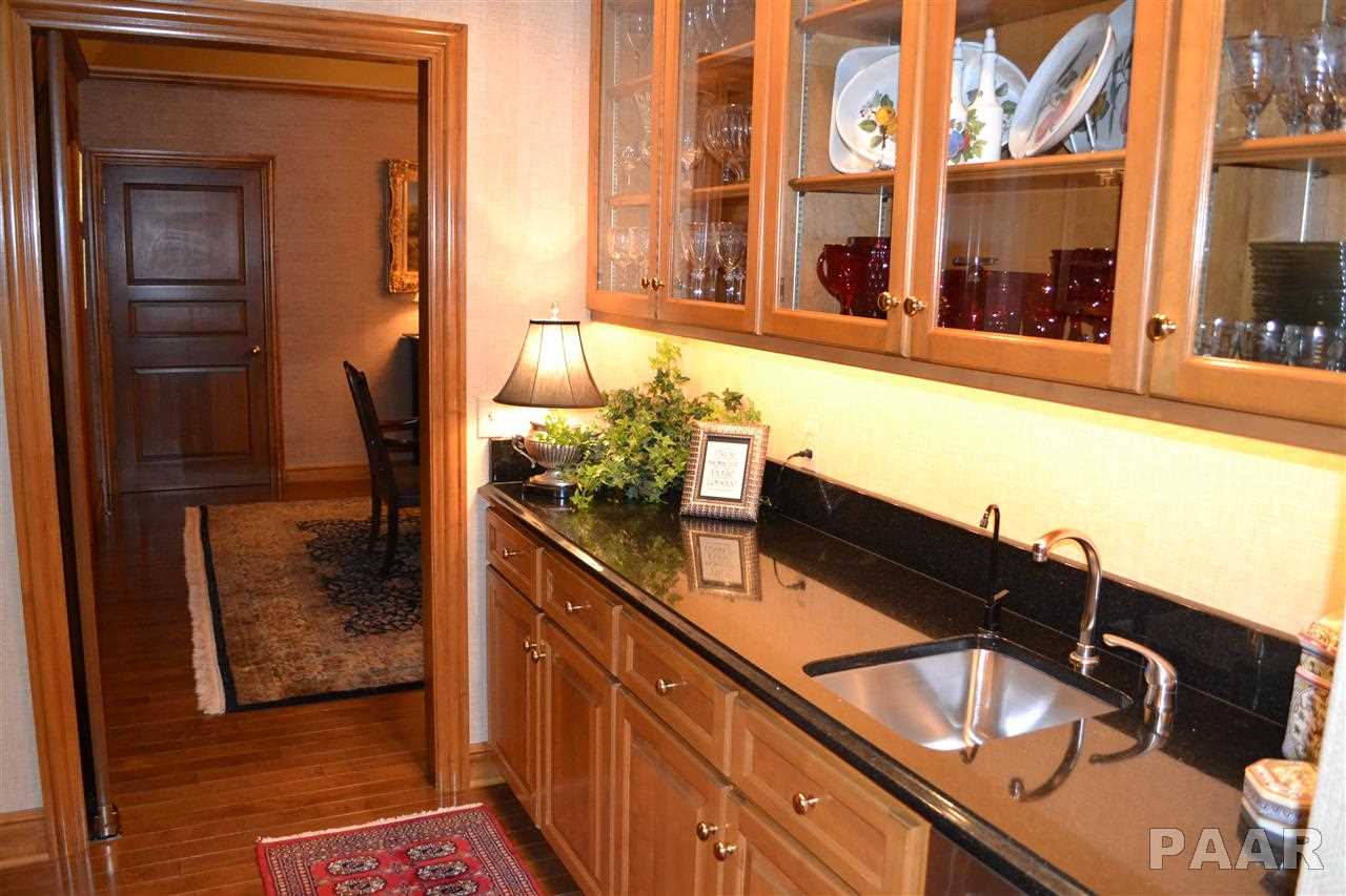 5718 North Prospect Road Peoria, IL 61614 - Photo 10 of 36 Gallery Image 10
