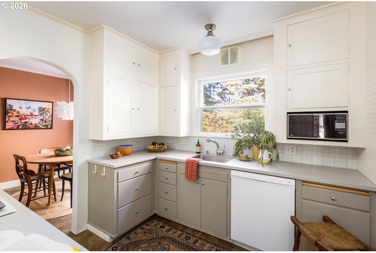 4061 Southwest Flower Street Portland, OR 97221 - Photo 14 of 42 Gallery Image 14