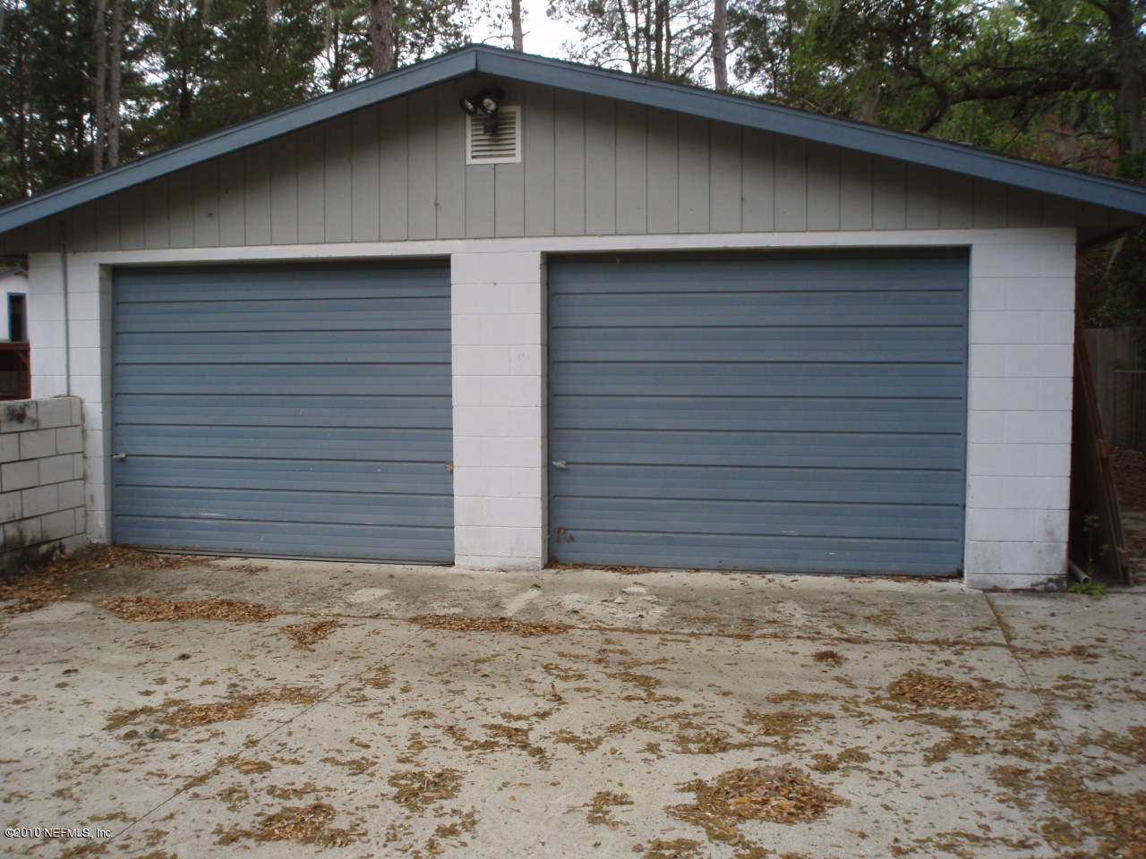 6054 Magellan Road Jacksonville, FL 32222 - Photo 2 of 6 2 car garage