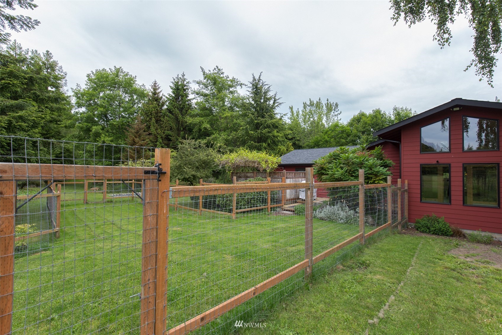 313 Applegate Lane Sequim, WA 98382 - Photo 35 of 40 a backyard of a house with lots of green space