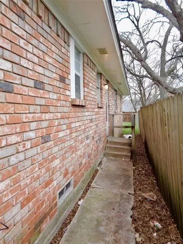 a view of a pathway with a house